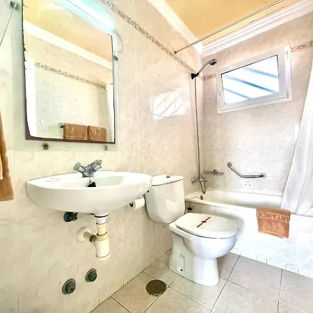 With Spectacular Views, Atlantic Ocean, Pool Y Free Wifi In All Common Areas Apartment